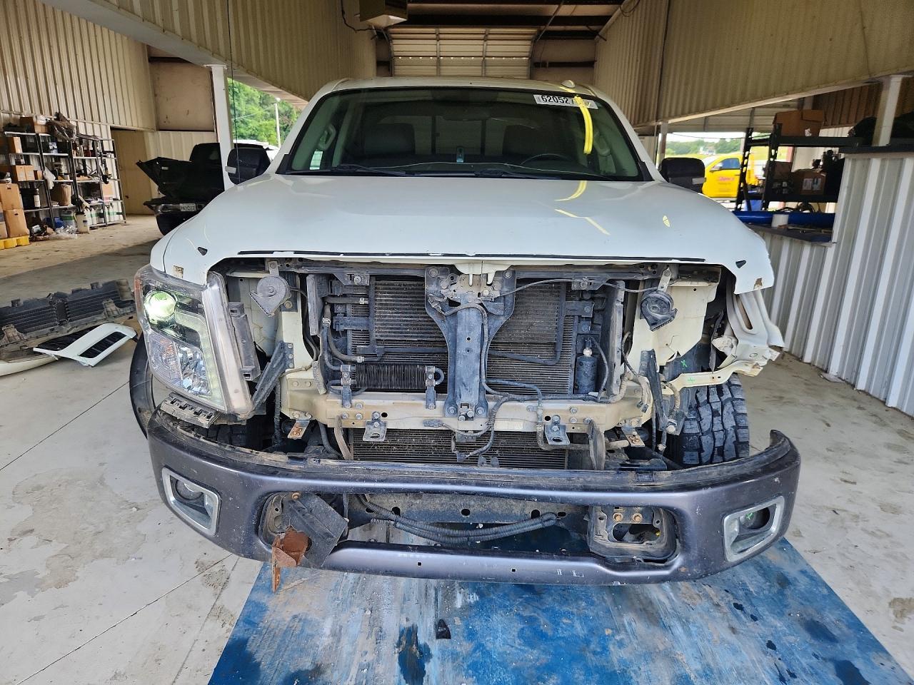 2017 Nissan Titan Pro-4X - zdjęcie 5