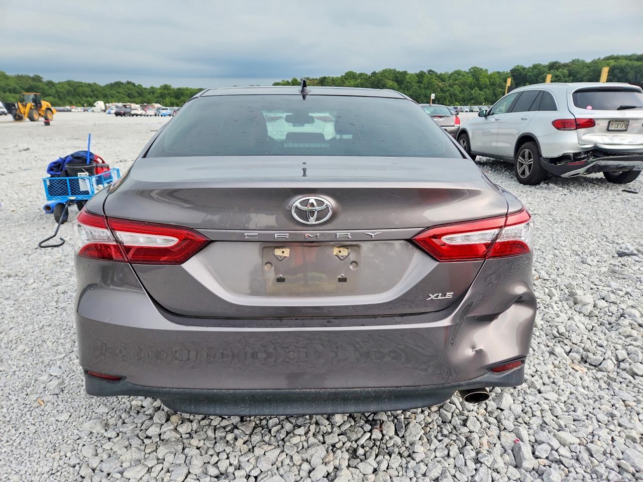 2020 Toyota Camry Xle - zdjęcie 6