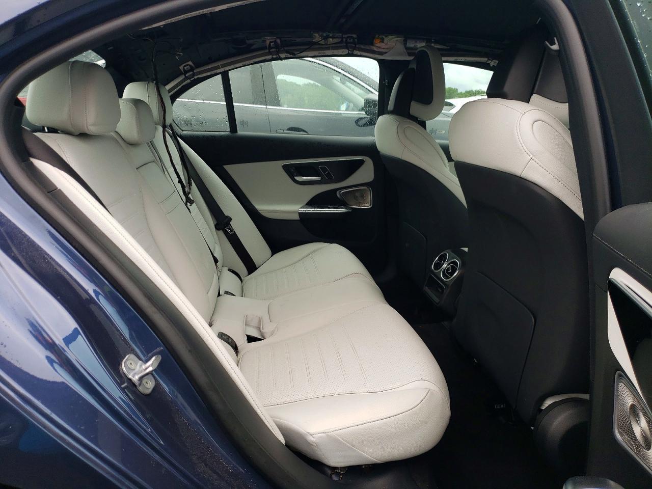 2024 Mercedes-Benz C 300 4Matic - zdjęcie 10