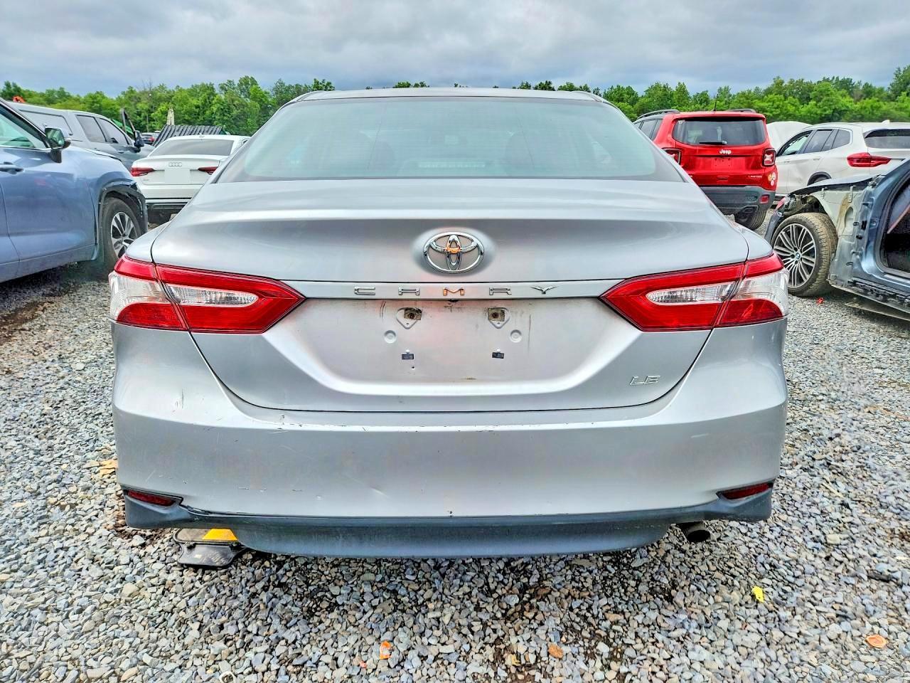 2018 Toyota Camry Le - zdjęcie 6