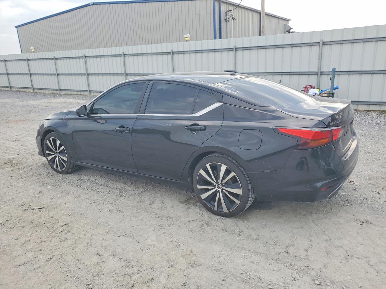 2020 Nissan Altima Sr - zdjęcie 2