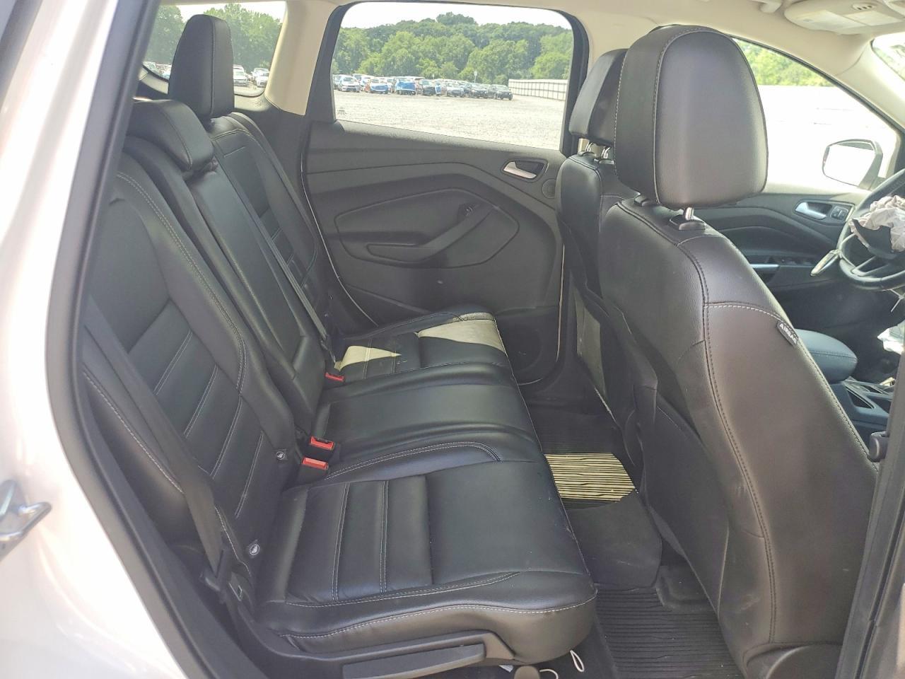 2017 Ford Escape Titanium - zdjęcie 11