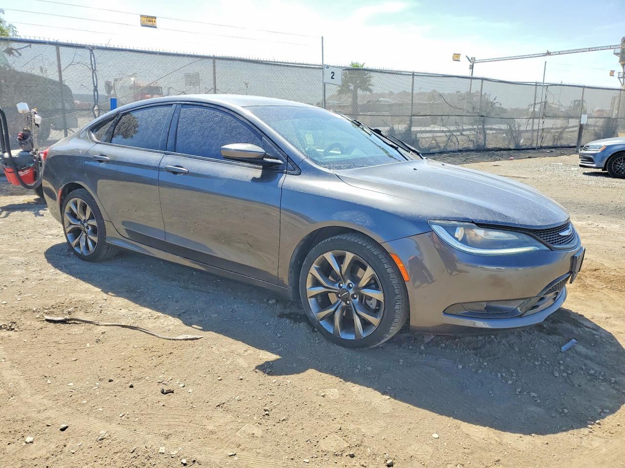 2016 Chrysler 200 S - zdjęcie 4