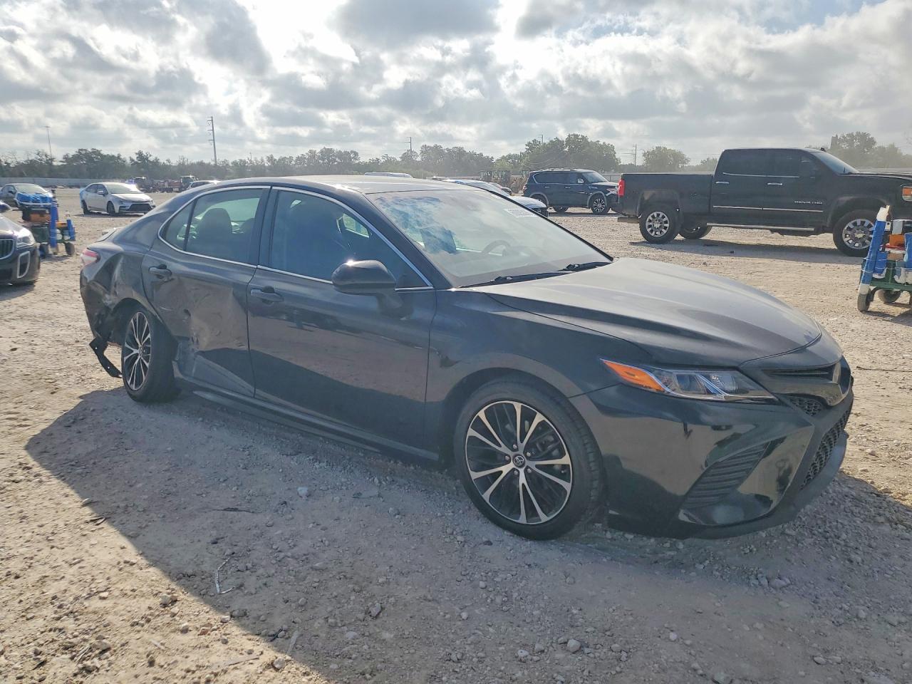 2019 Toyota Camry Se - zdjęcie 4