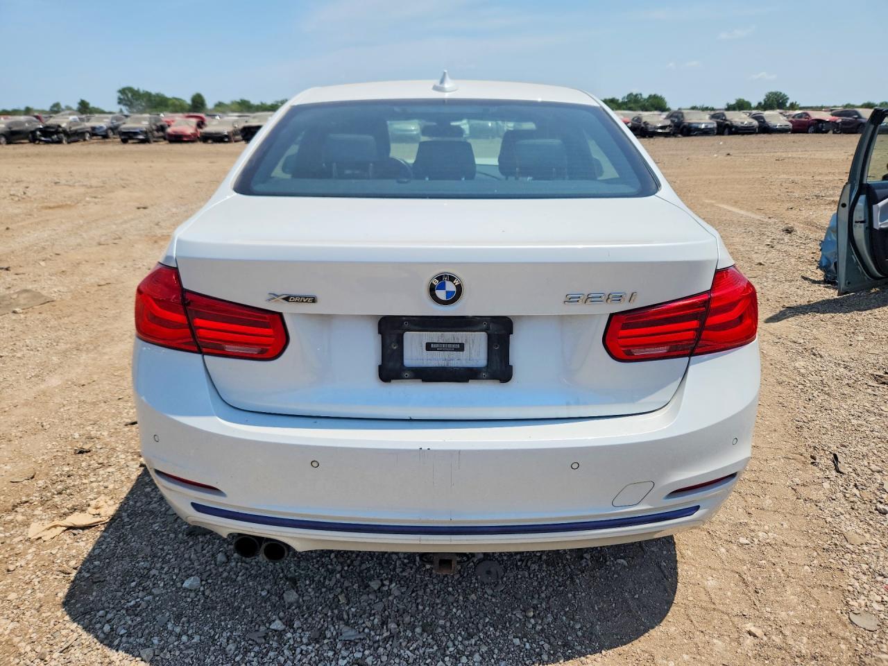 2016 BMW Seria 3 328i - zdjęcie 6