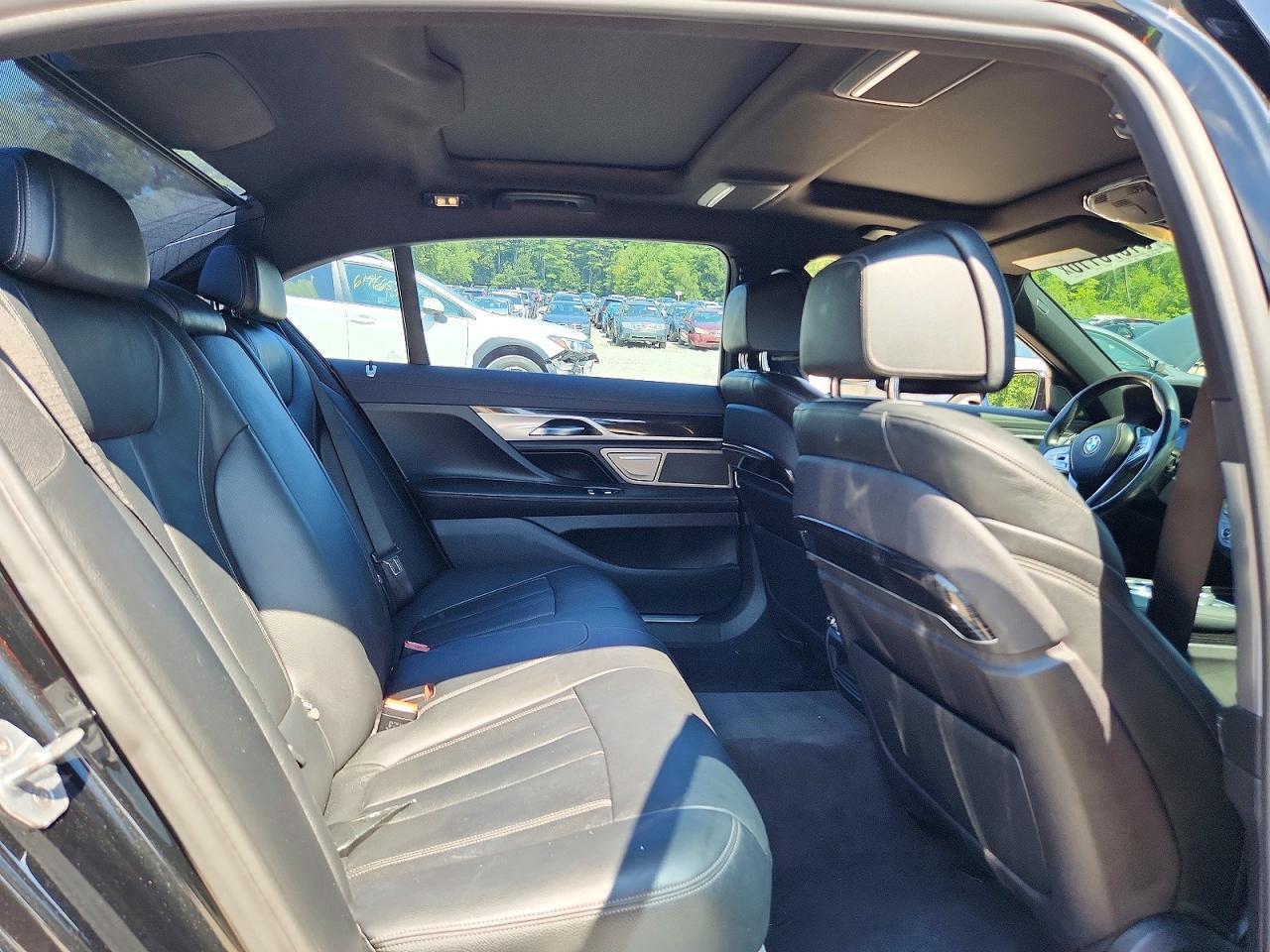 2019 BMW 740 Xi - zdjęcie 10