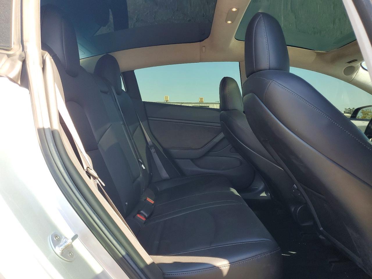 2017 Tesla Model 3 - zdjęcie 10