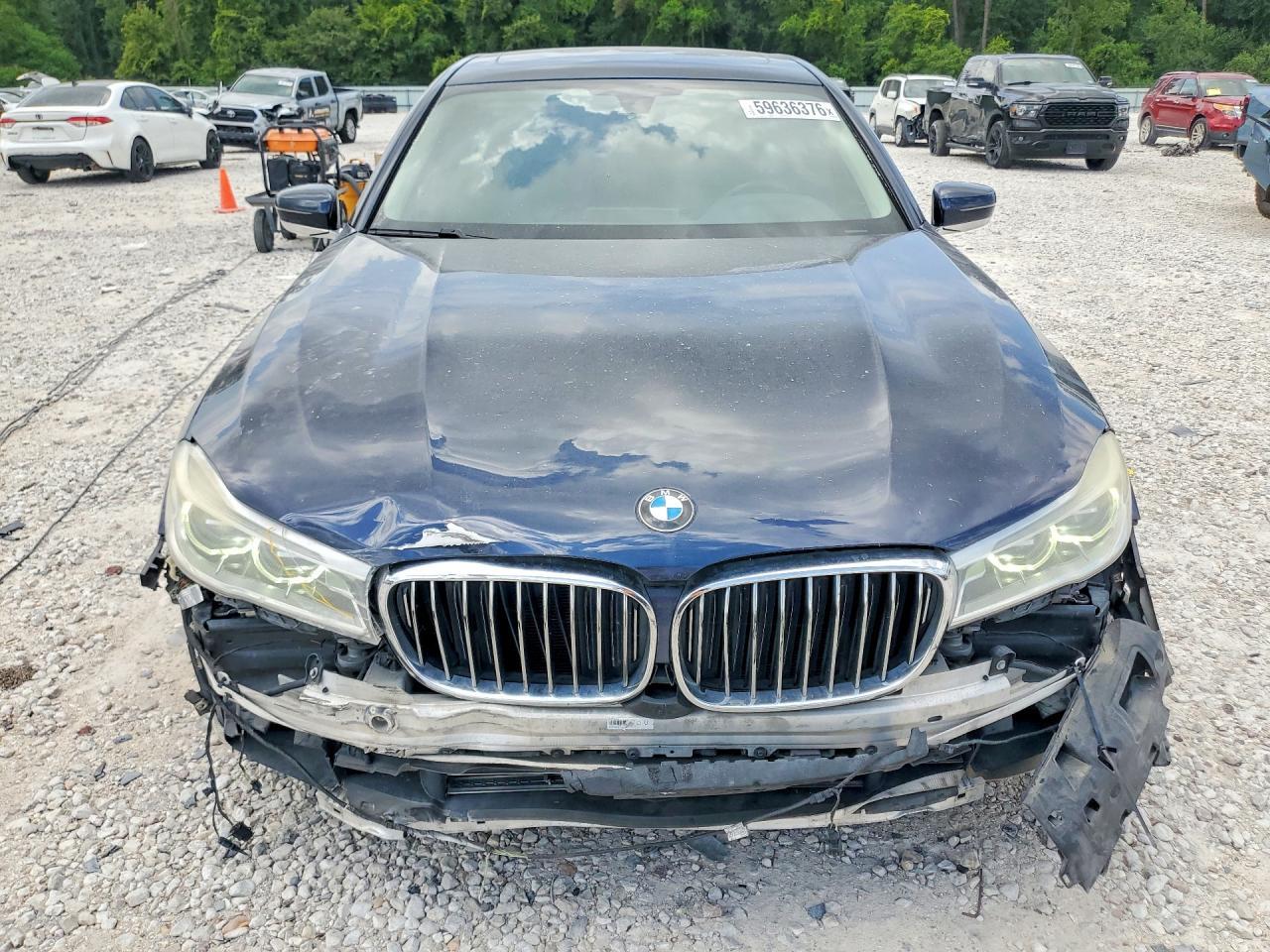 2016 BMW Seria 7 750i - zdjęcie 5