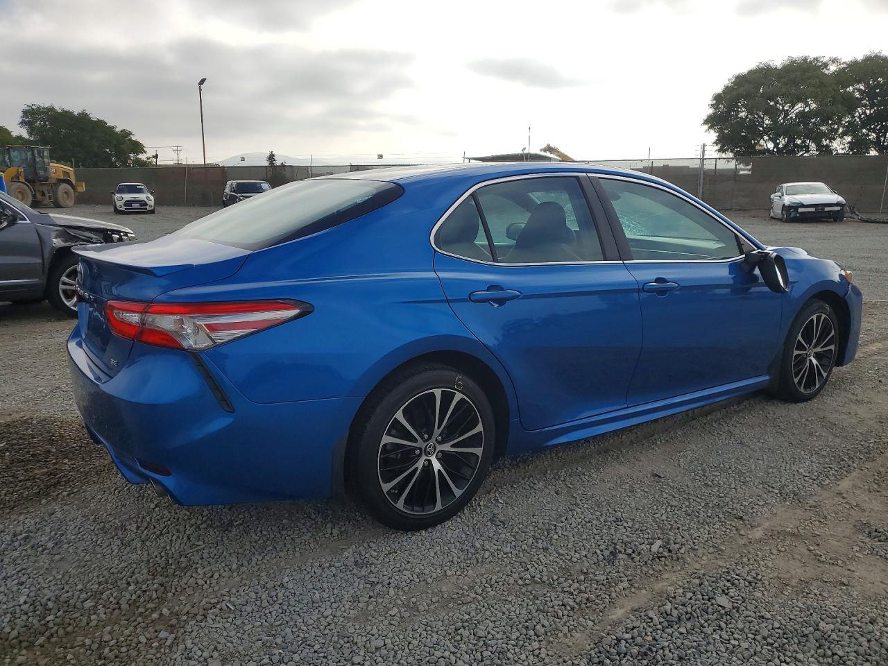 2018 Toyota Camry Se - zdjęcie 3