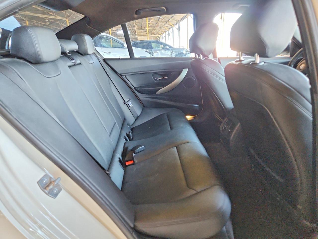 2015 BMW 320 I - zdjęcie 10