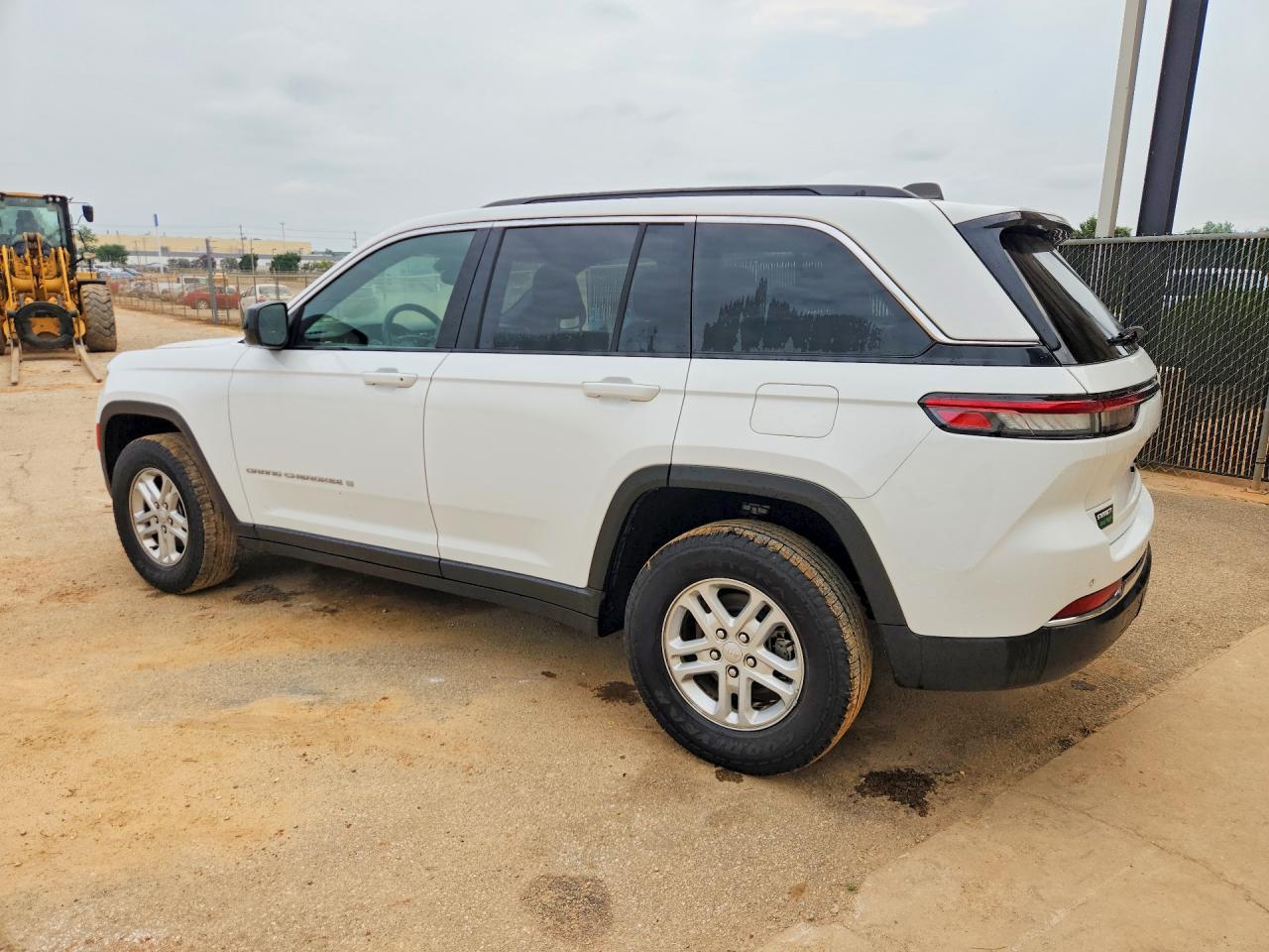 2024 Jeep Grand Cherokee Laredo - zdjęcie 2