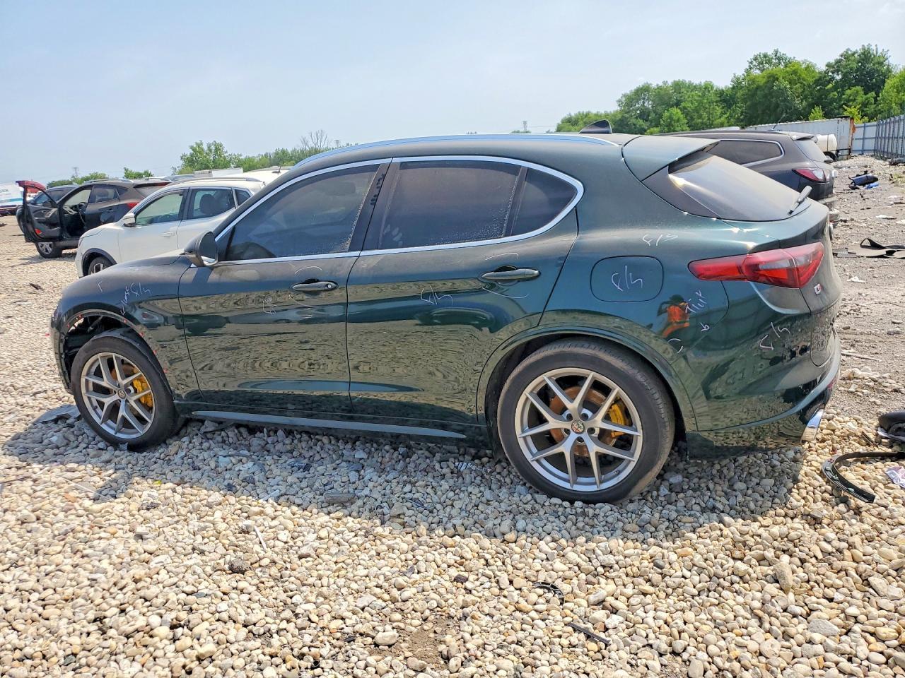 2021 Alfa Romeo Stelvio Ti - zdjęcie 2