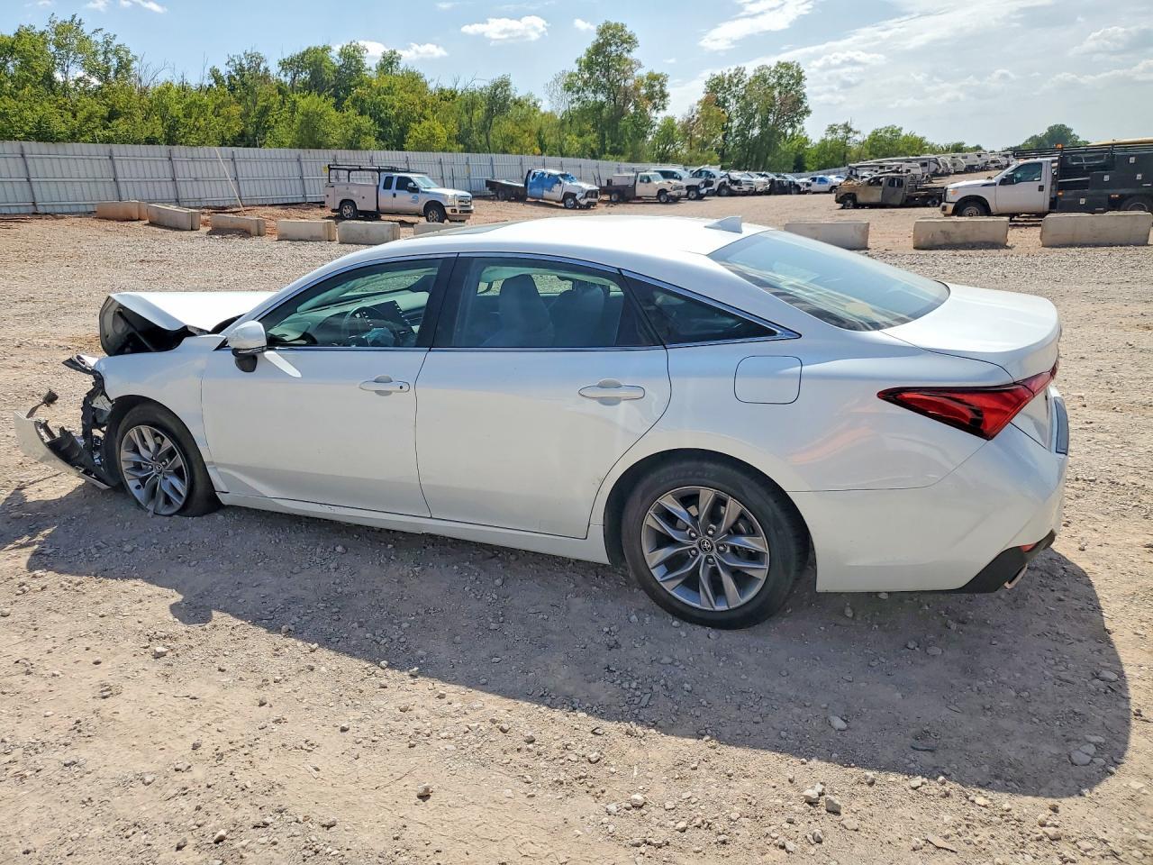 2020 Toyota Avalon Xle - zdjęcie 2