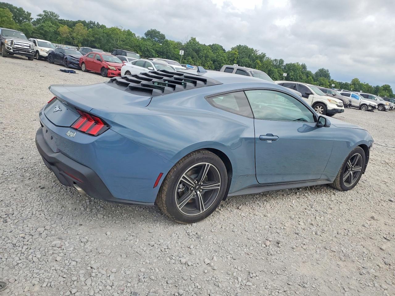 2025 Ford Mustang - zdjęcie 3
