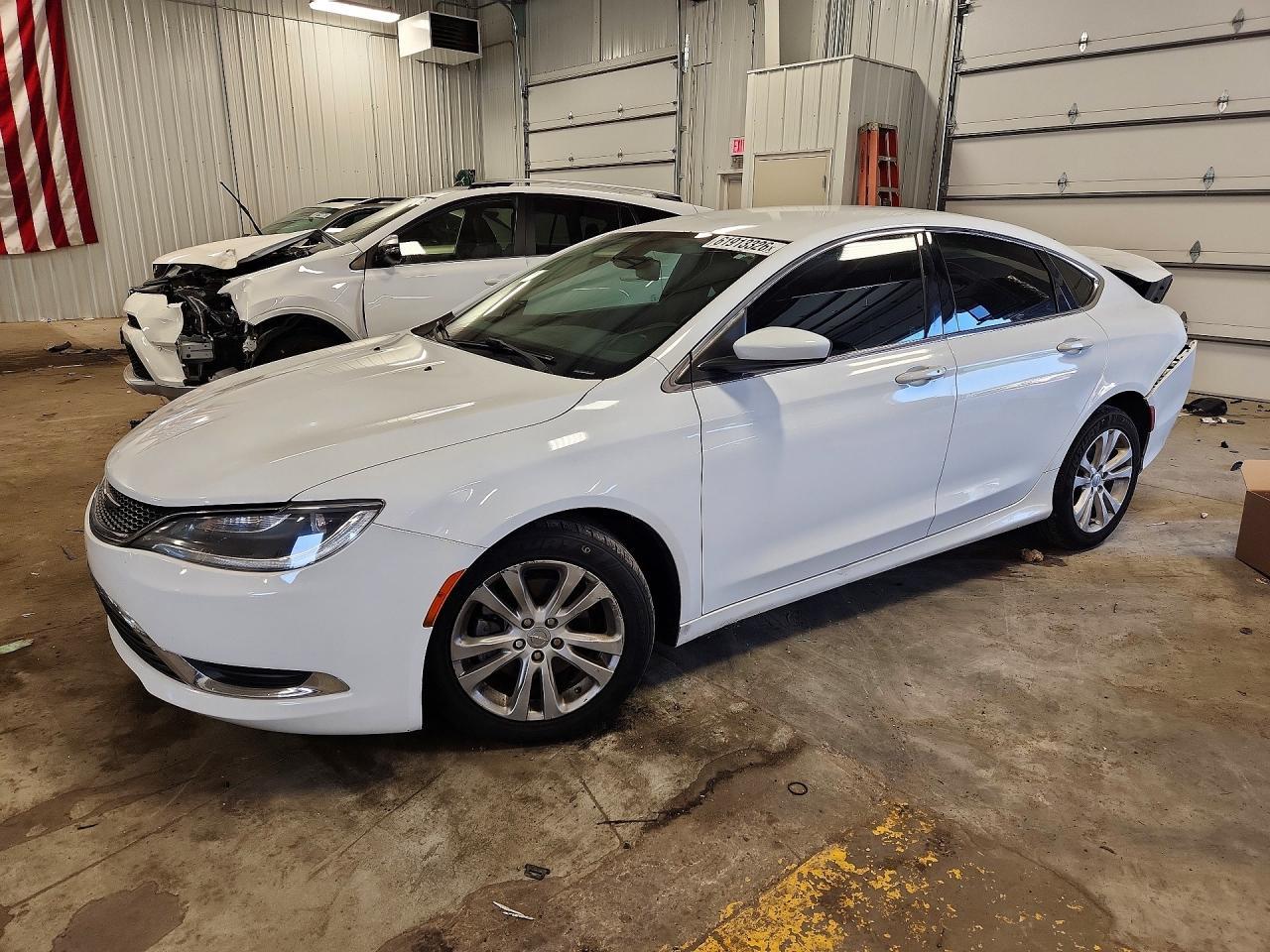 2015 Chrysler 200 Limited - zdjęcie główne