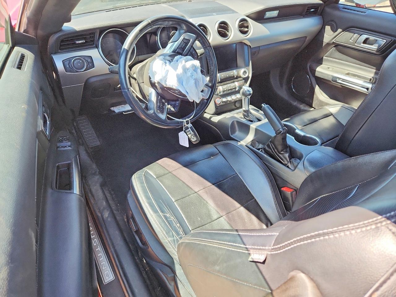 2021 Ford Mustang - zdjęcie 8