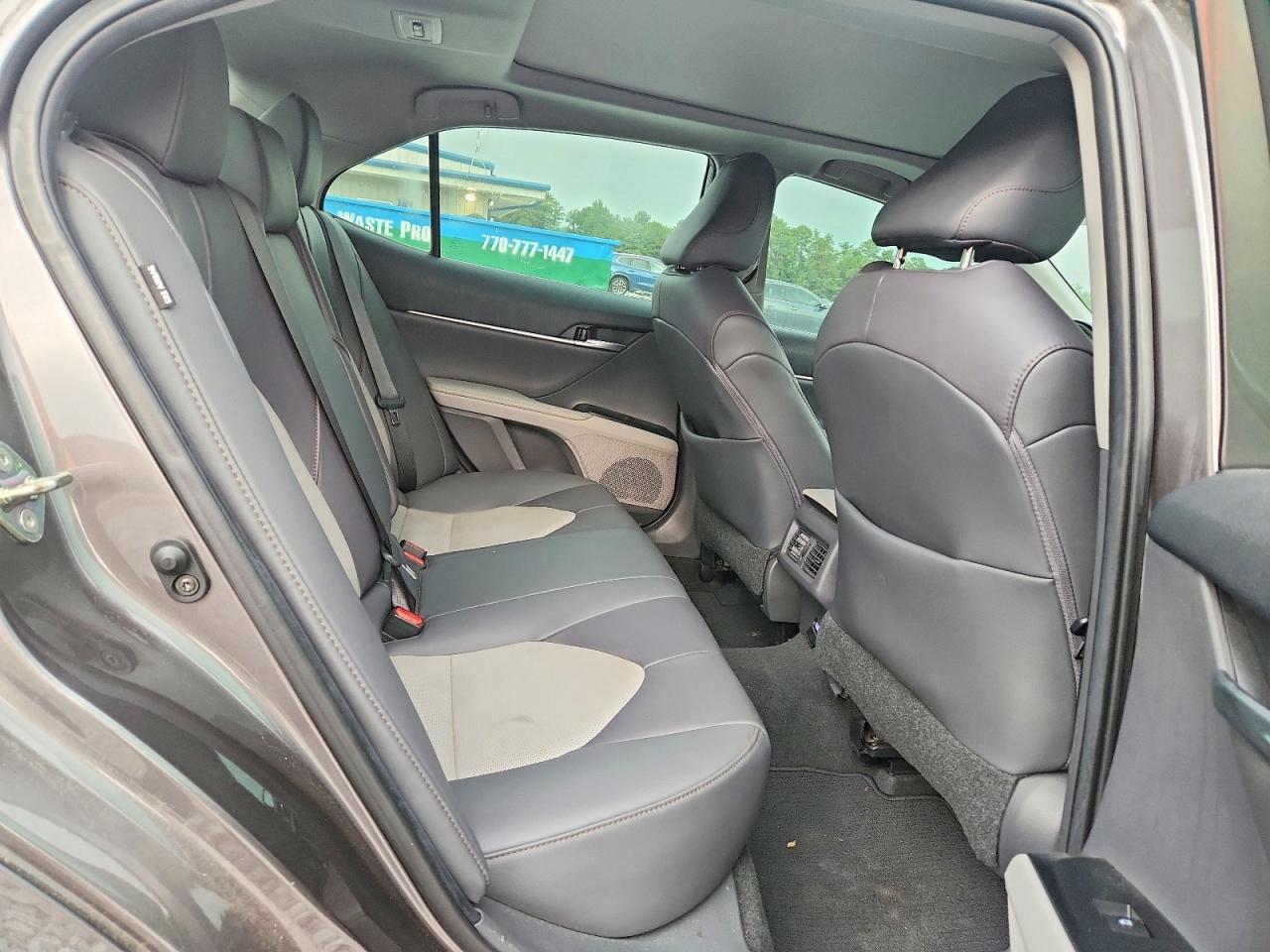 2020 Toyota Camry Xle - zdjęcie 10