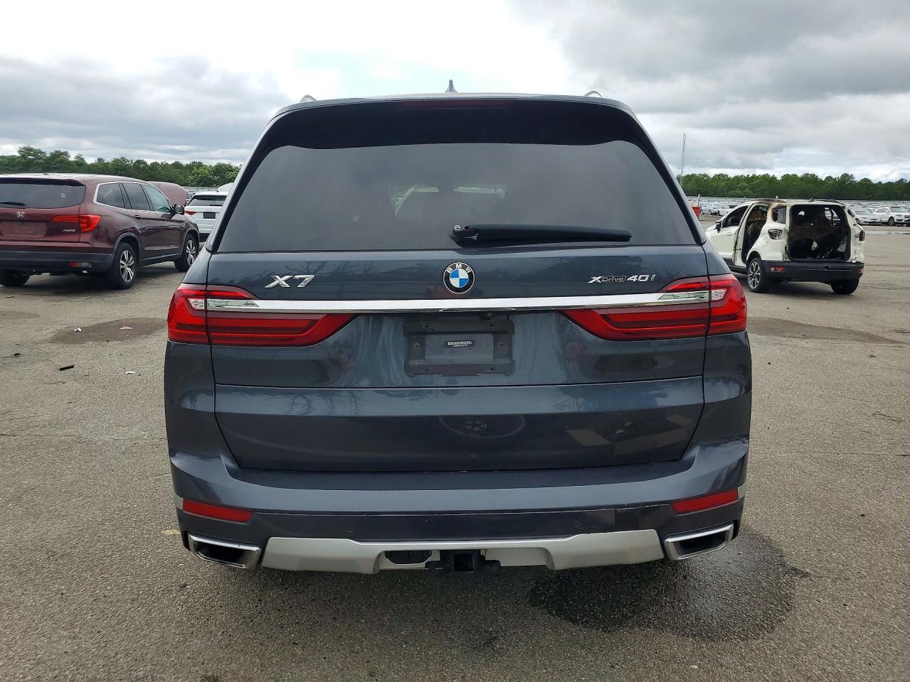 2021 BMW X7 xDrive40I - zdjęcie 6