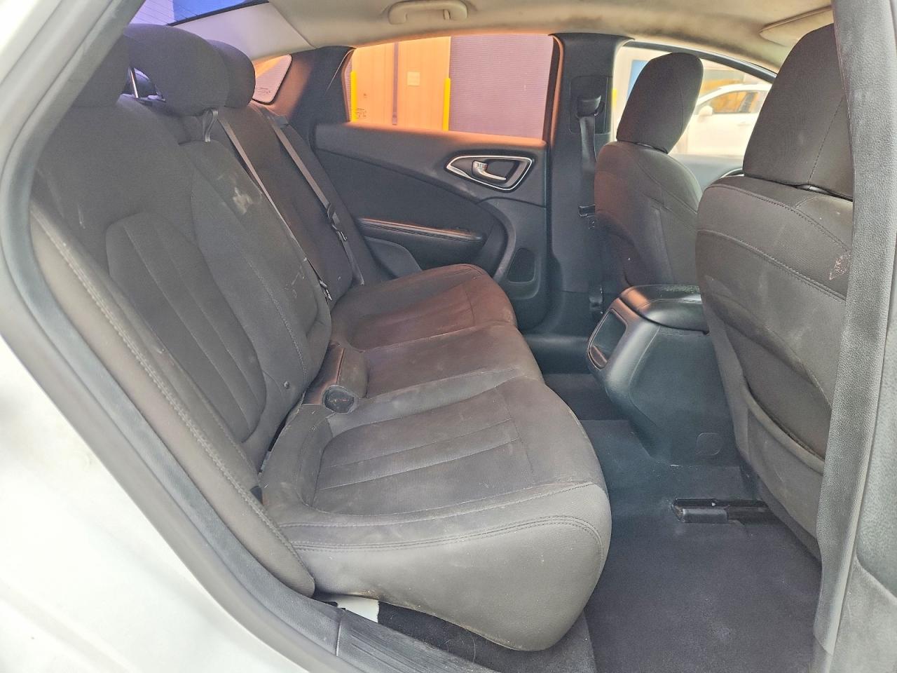 2015 Chrysler 200 Limited - zdjęcie 10