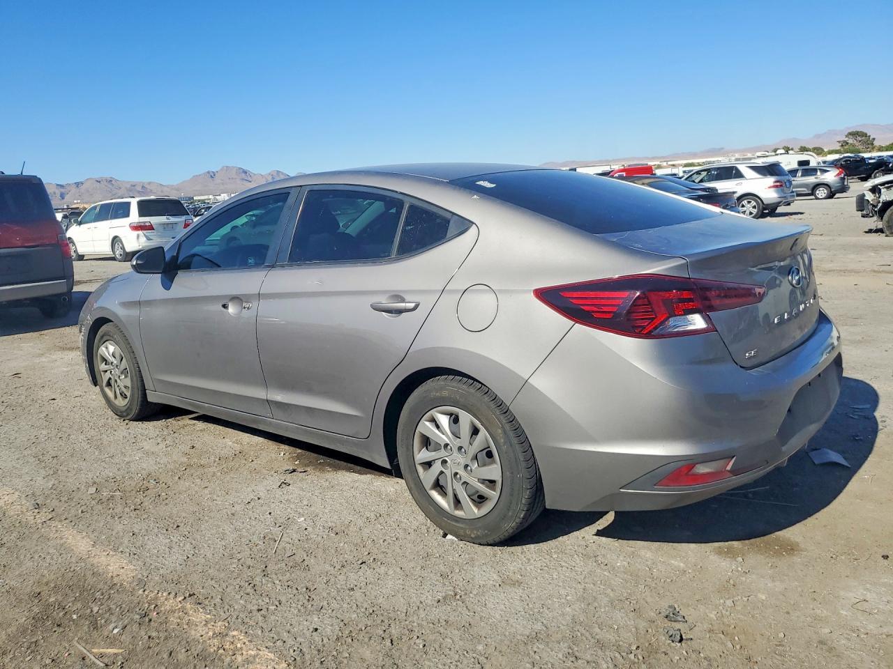 2020 Hyun Elantra Se - zdjęcie 2