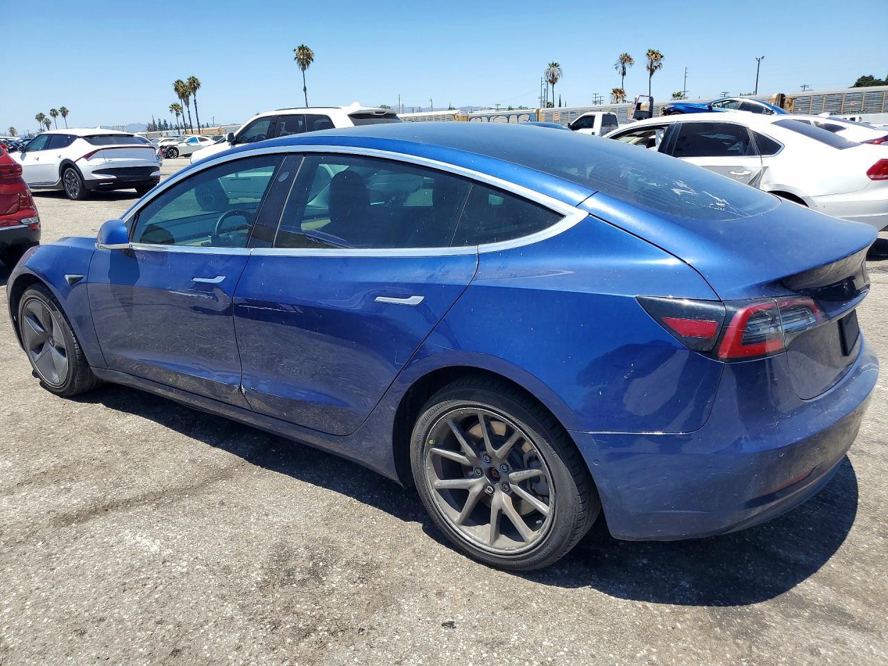 2019 Tesla Model 3 - zdjęcie 2