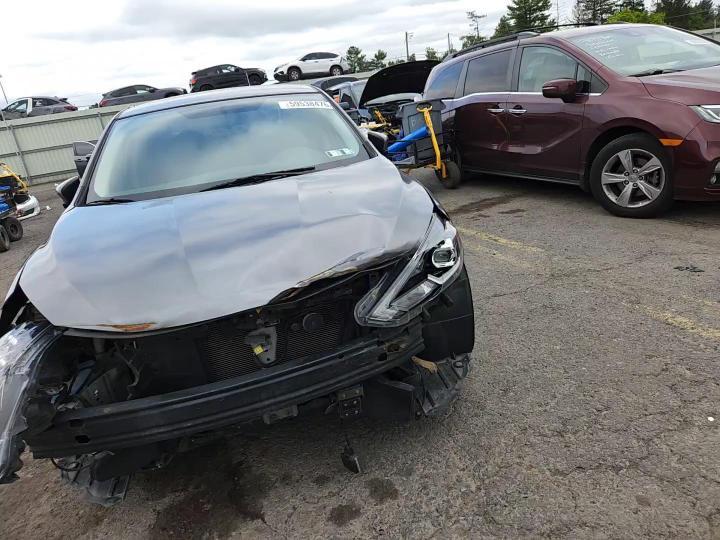 2019 Nissan Sentra Sr - zdjęcie 13