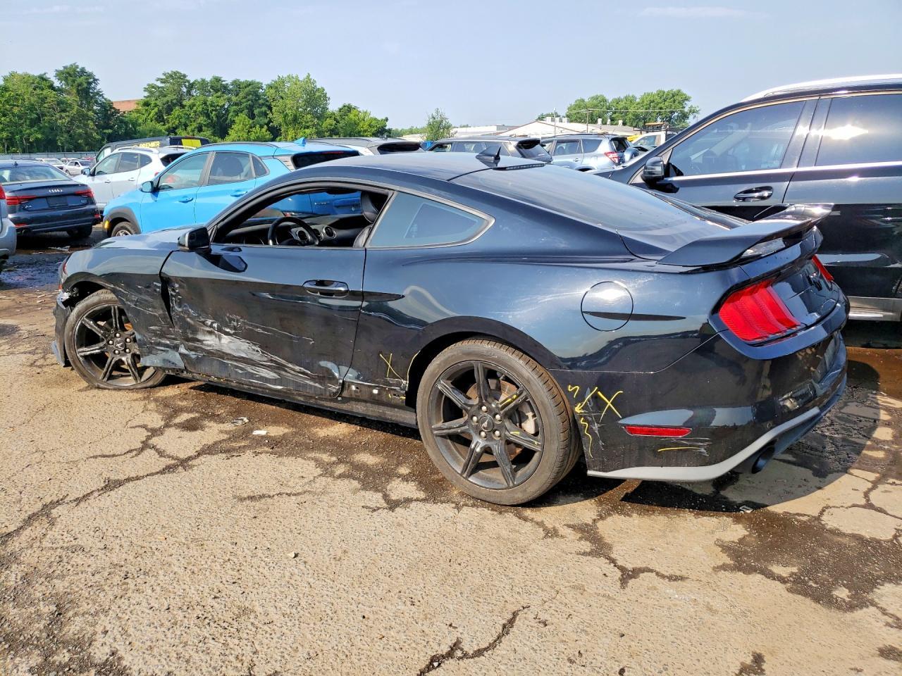 2020 Ford Mustang - zdjęcie 2