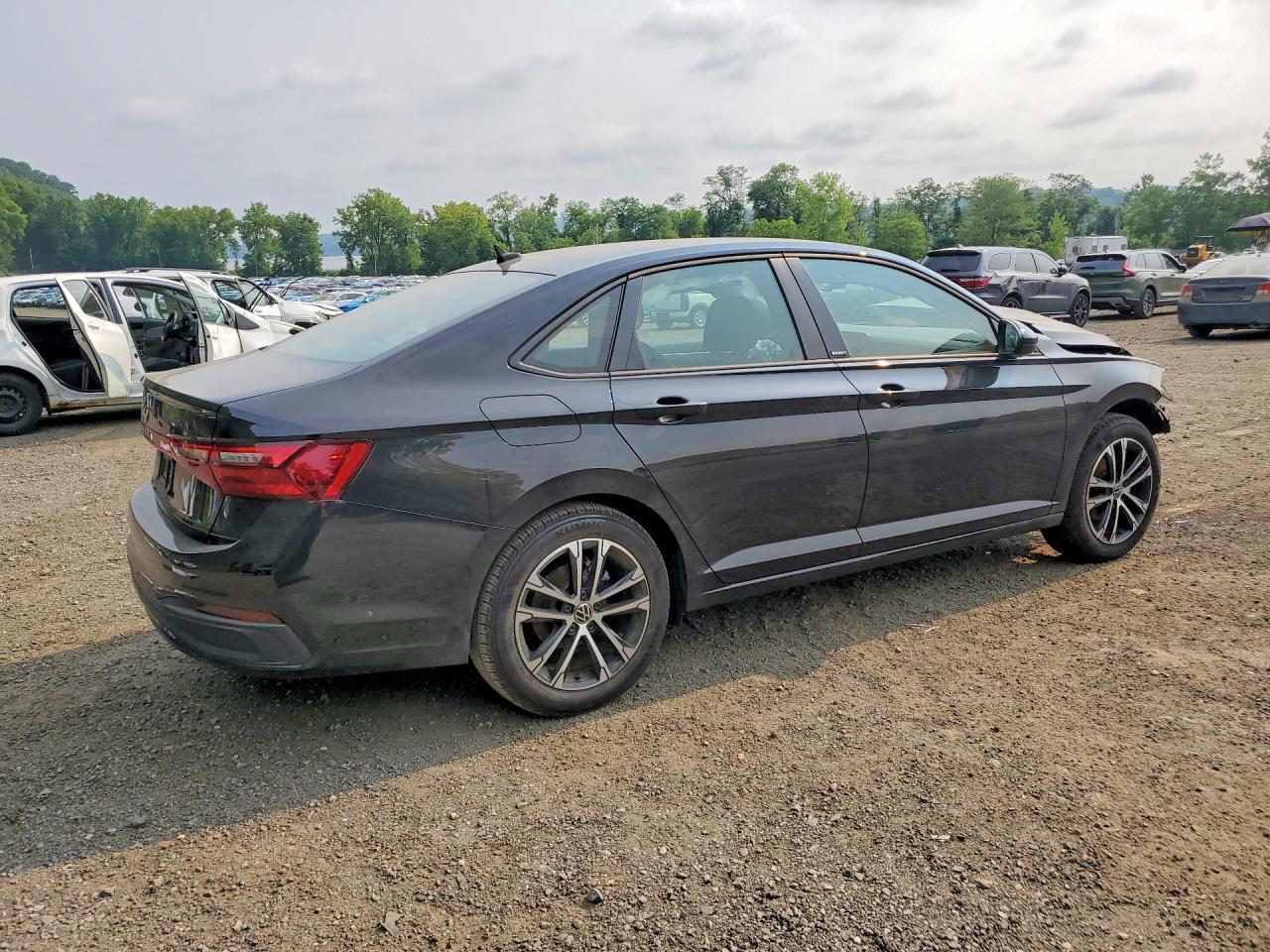 2025 Volkswagen Jetta Sport - zdjęcie 3