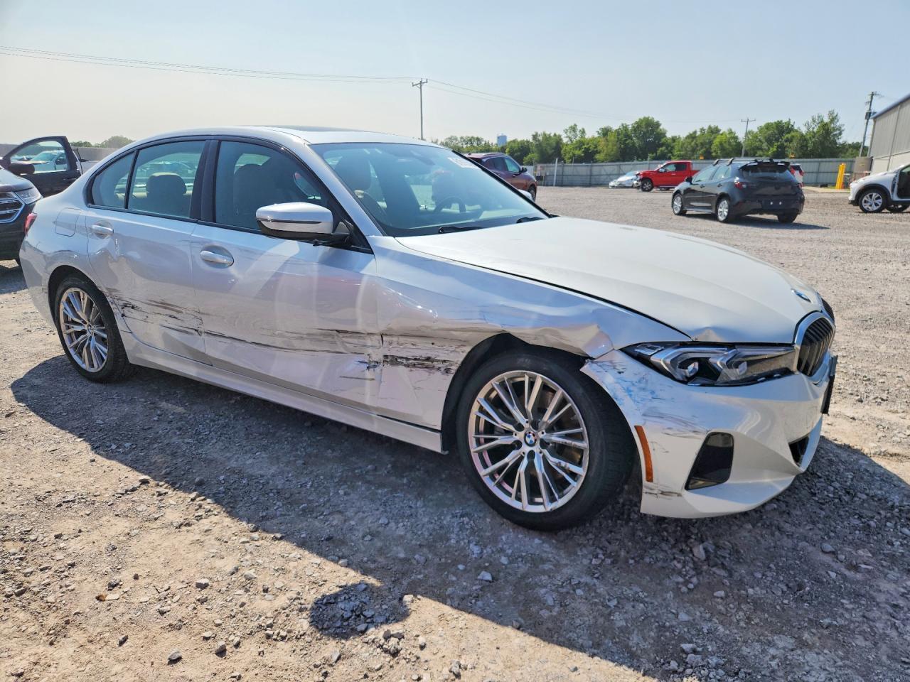 2023 BMW Seria 3 330i - zdjęcie 4