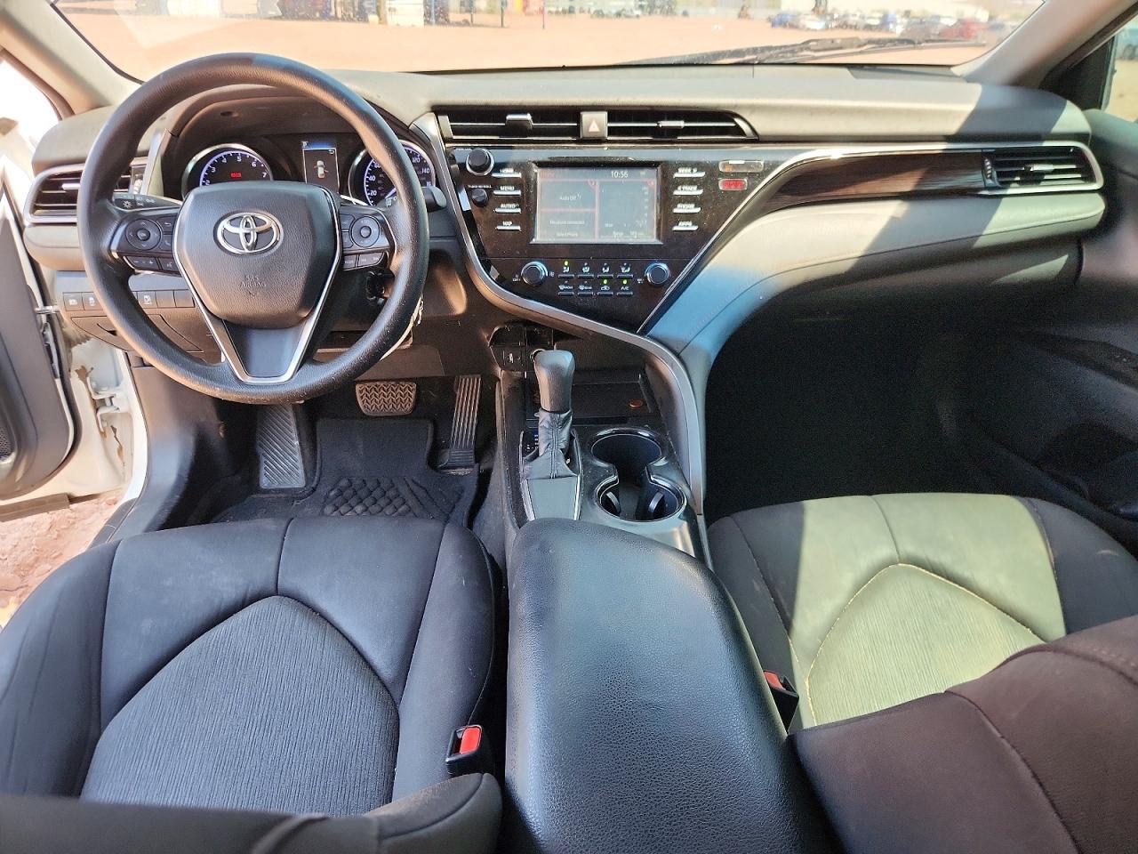 2019 Toyota Camry Le - zdjęcie 8