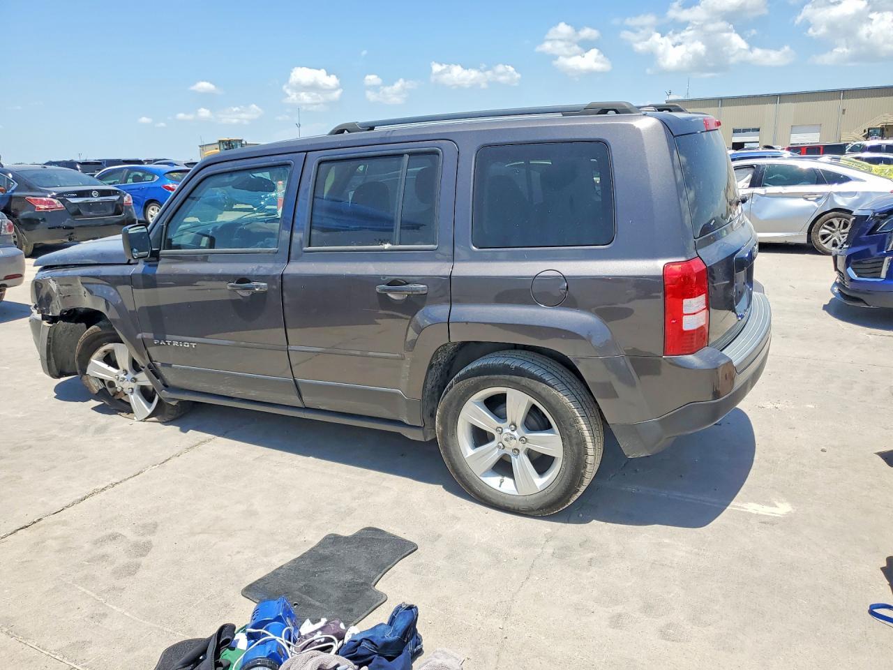 2016 Jeep Patriot Latitude - zdjęcie 2