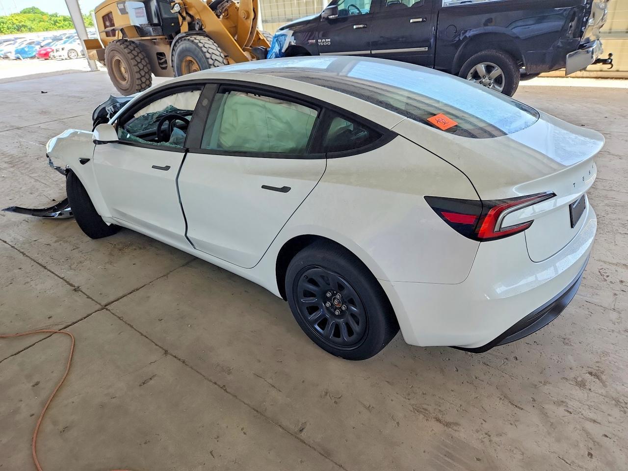 2026 Tesla Model 3 - zdjęcie 2
