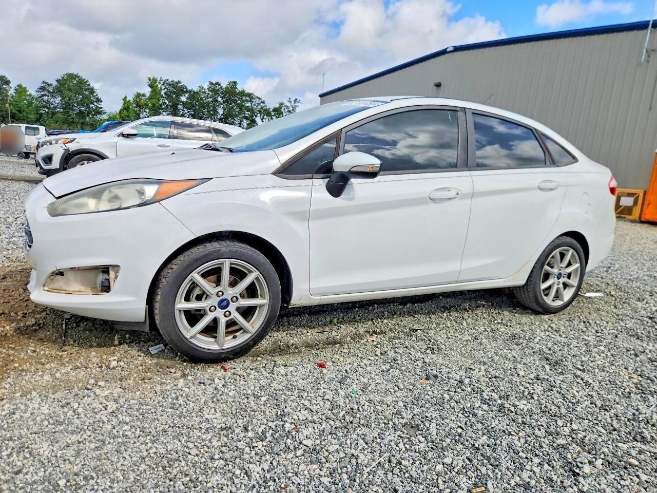 2015 Ford Fiesta Se - zdjęcie główne