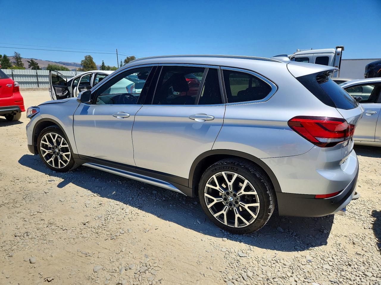 2021 BMW X1 xDrive28I - zdjęcie 2