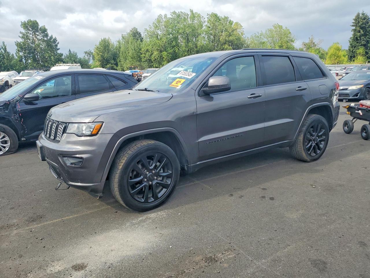 2020 Jeep Grand Cherokee Laredo - zdjęcie główne