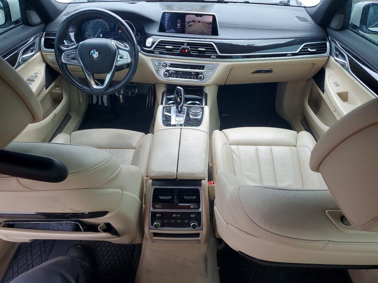 2019 BMW 740 I - zdjęcie 8
