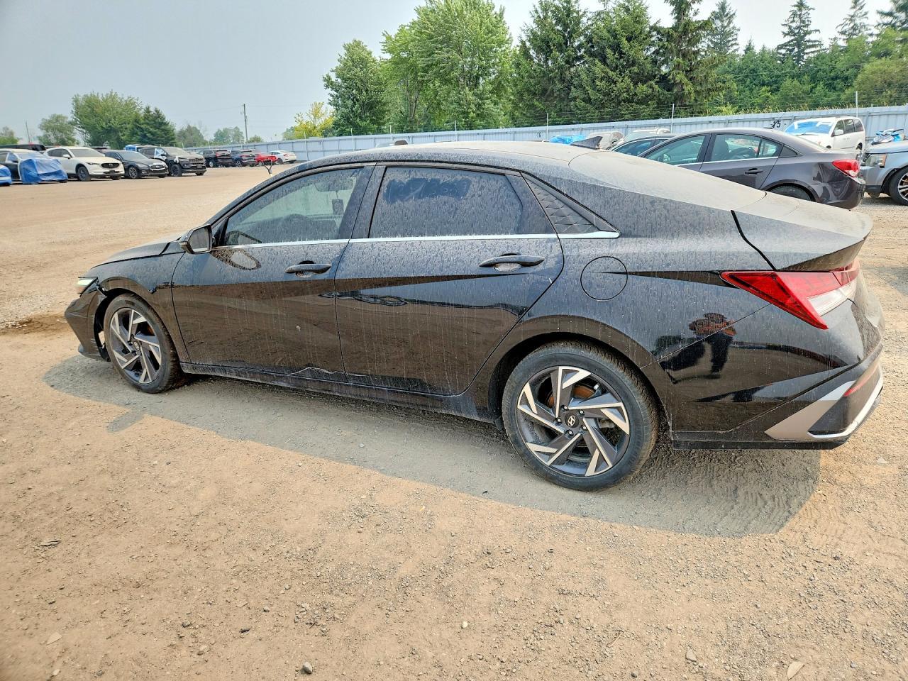 2024 Hyundai Elantra Luxury - zdjęcie 2
