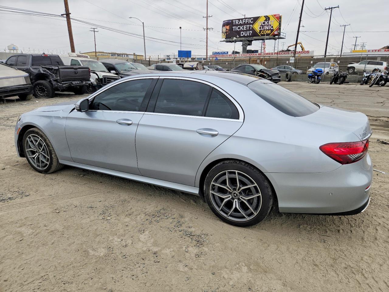 2021 Mercedes-Benz E 350 4Matic - zdjęcie 2