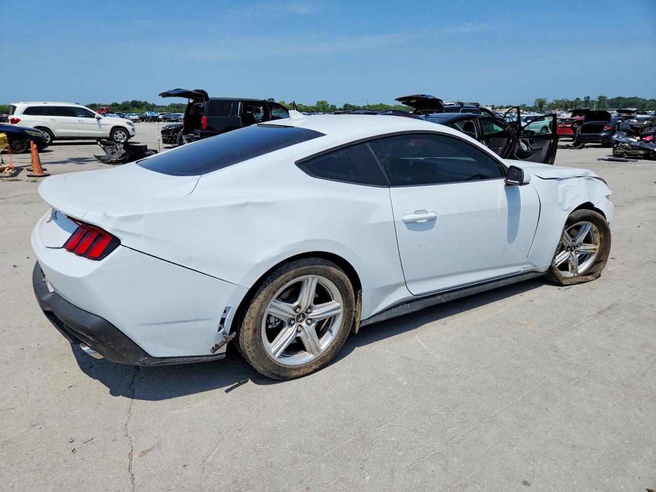 2026 Ford Mustang Base - zdjęcie 3