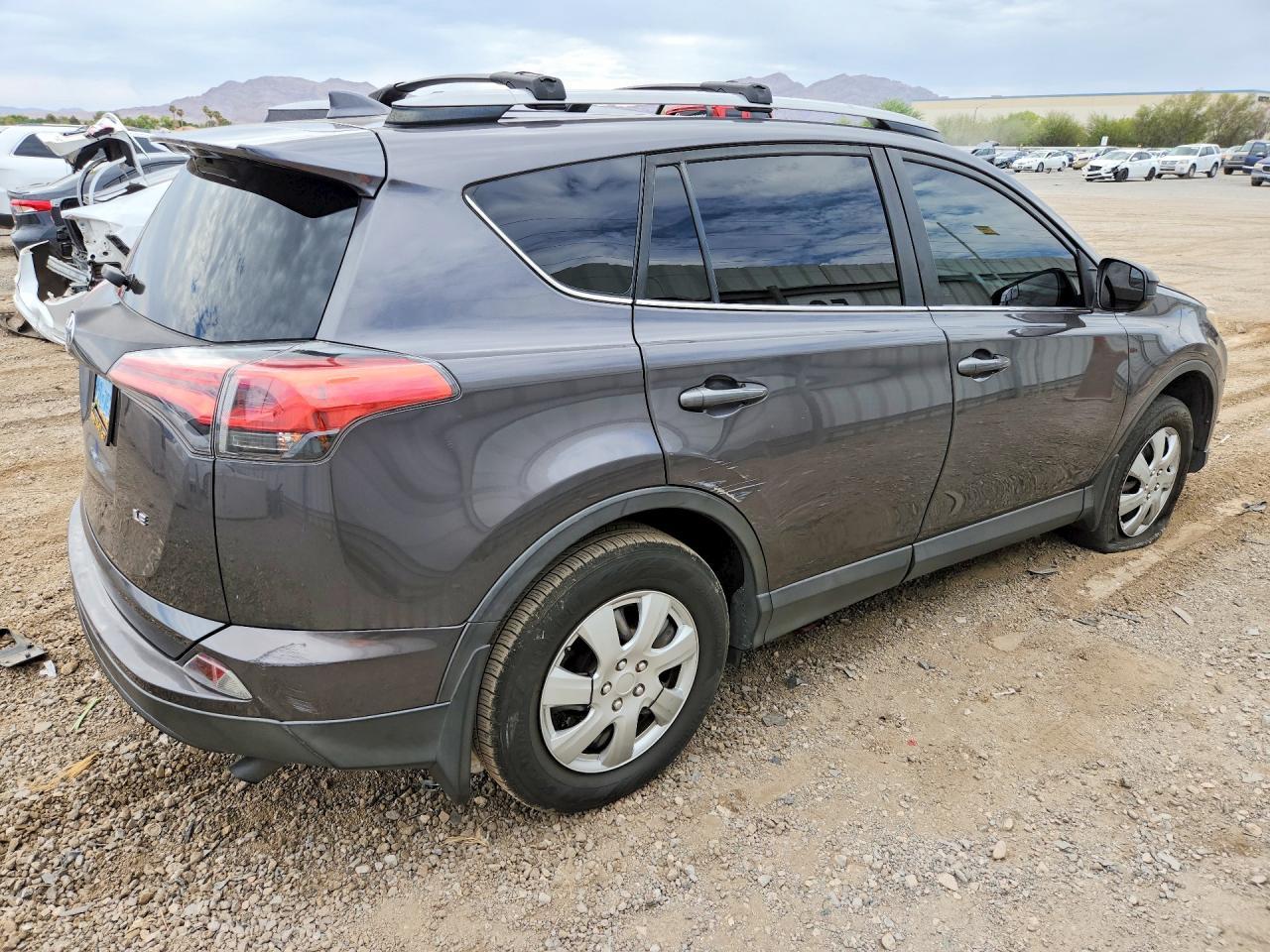 2017 Toyota Rav4 Le - zdjęcie 3