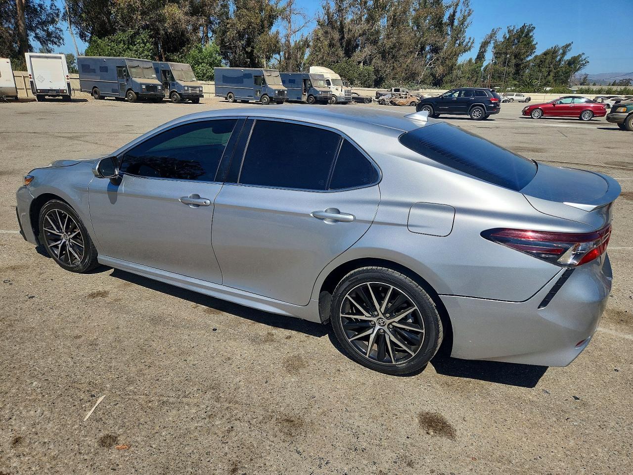 2023 Toyota Camry Se - zdjęcie 2