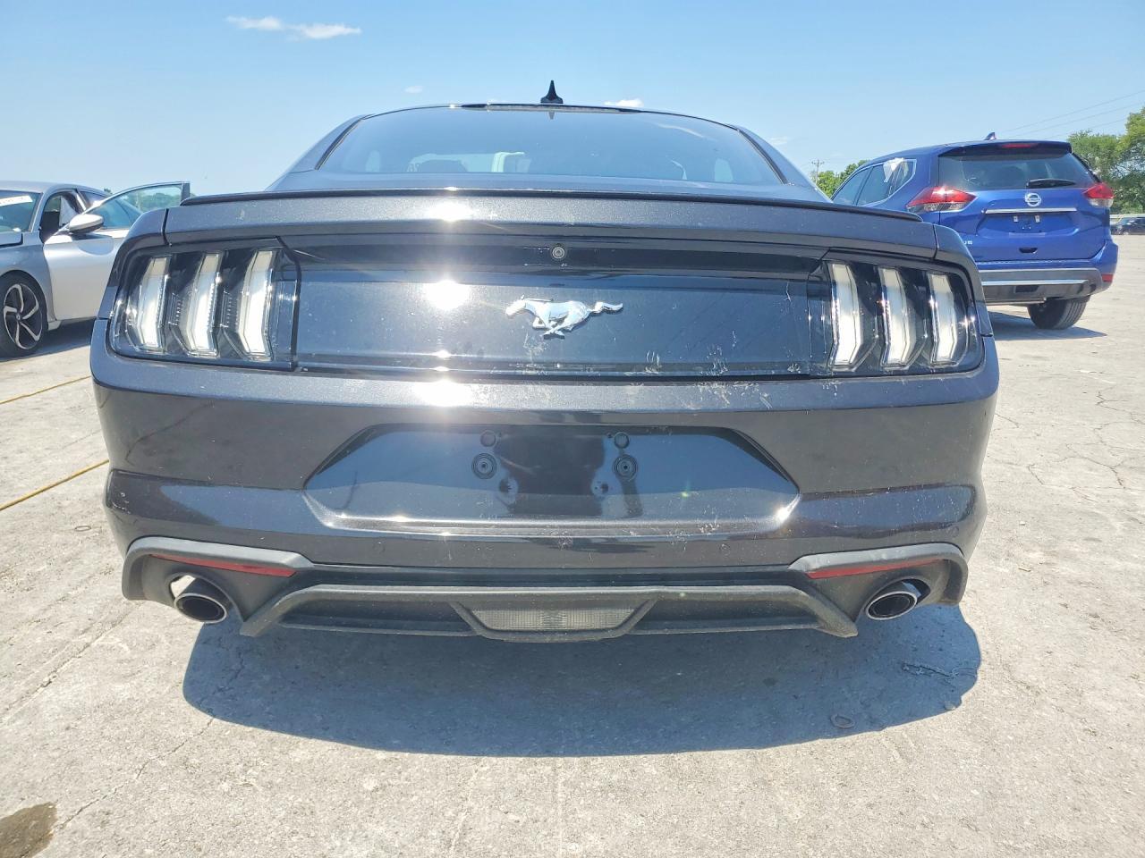 2022 Ford Mustang - zdjęcie 6