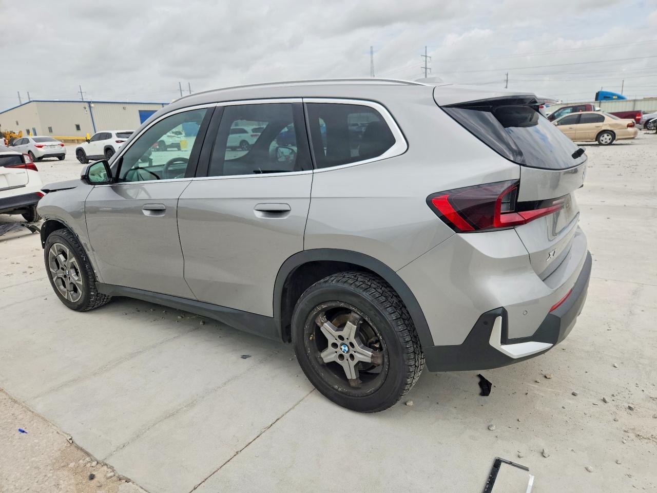 2023 BMW X1 xDrive28I - zdjęcie 2