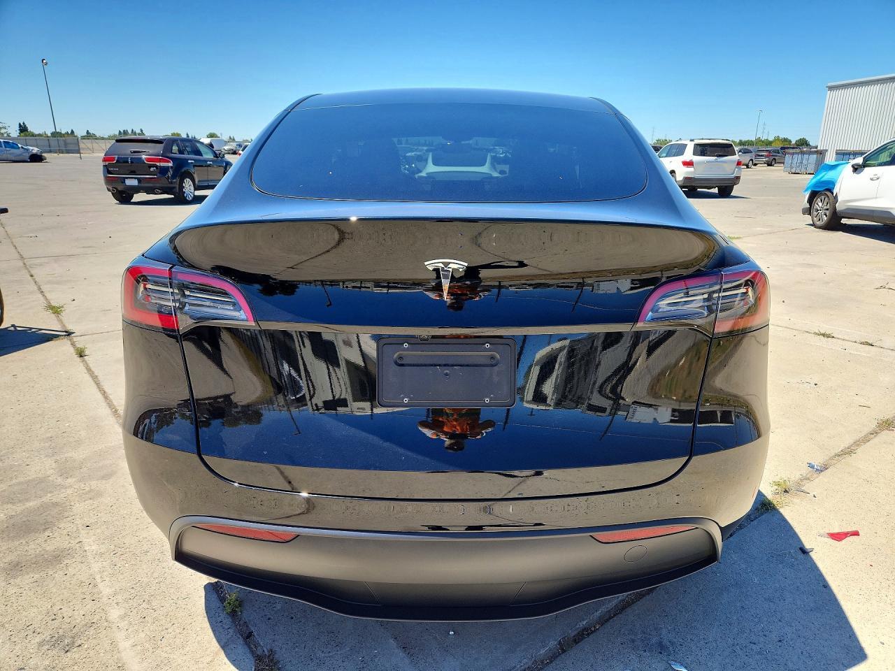 2025 Tesla Model Y - zdjęcie 6