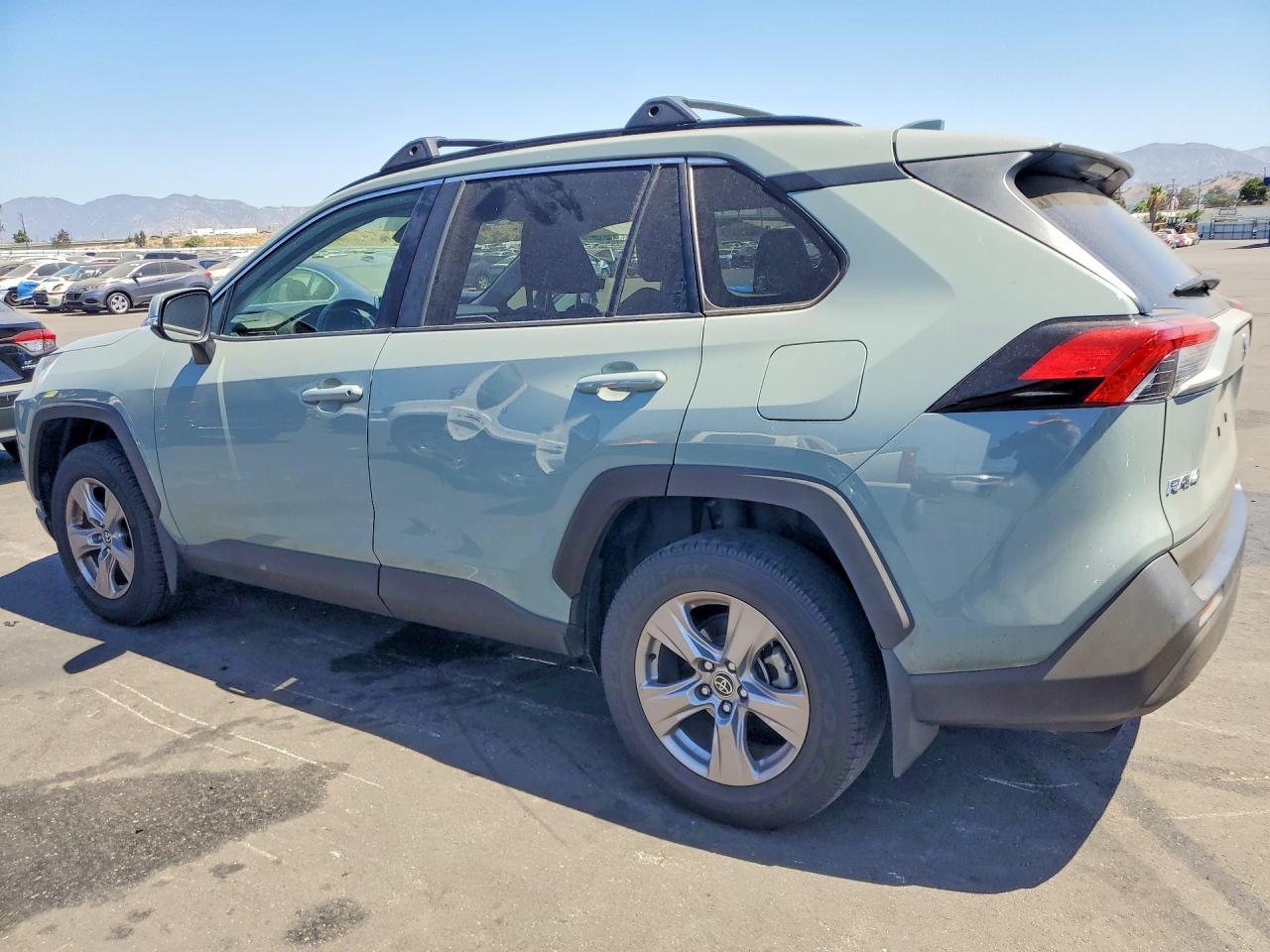 2023 Toyota Rav4 Xle - zdjęcie 2