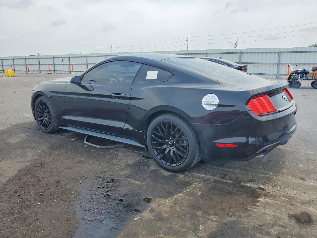 2015 Ford Mustang - zdjęcie 2