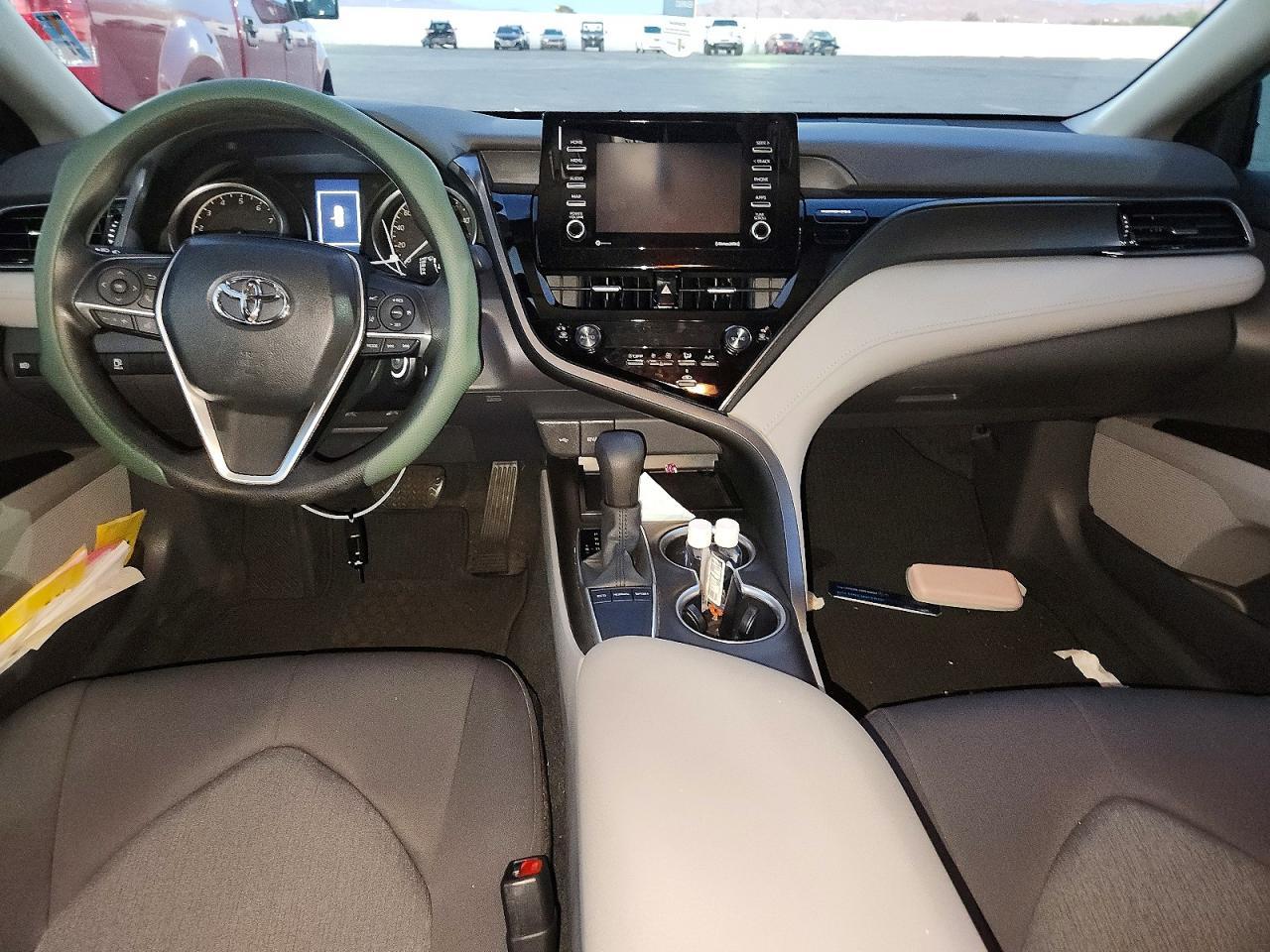 2024 Toyota Camry Le - zdjęcie 8