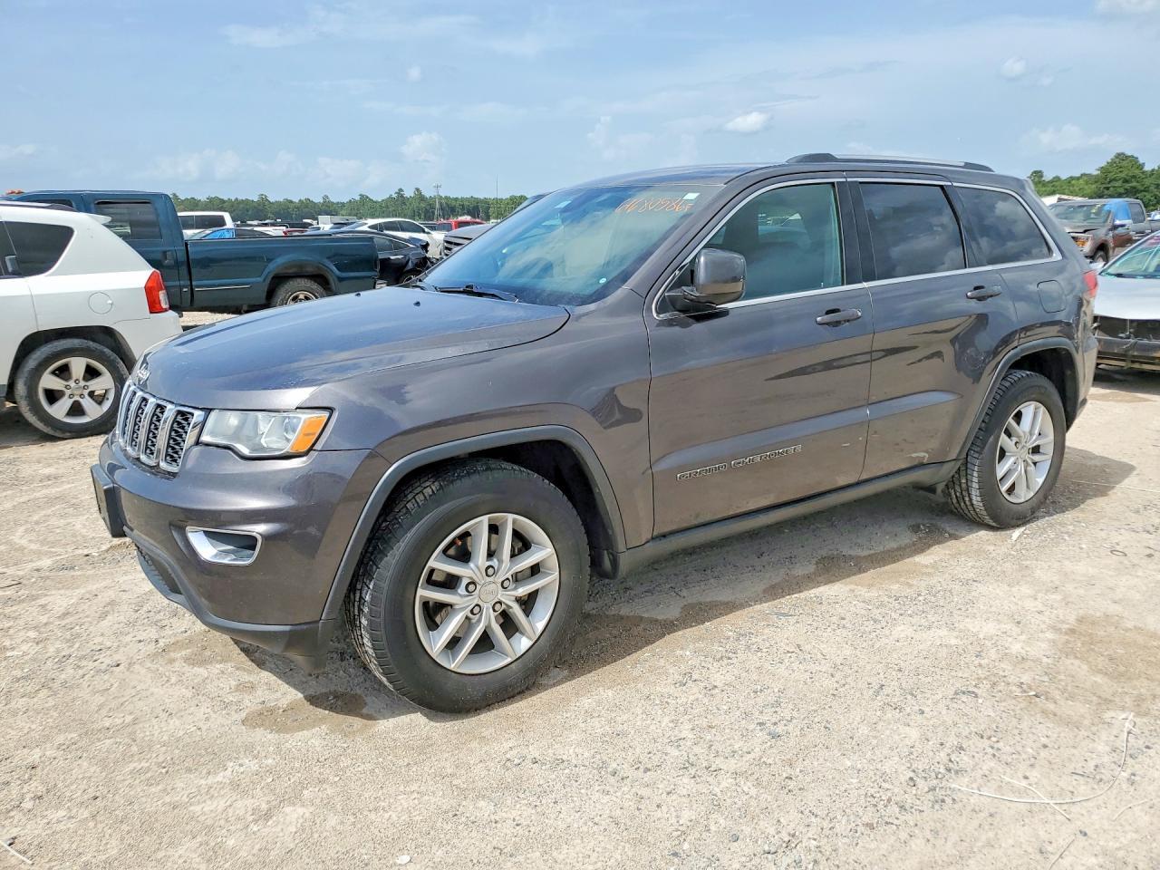 2017 Jeep Grand Cherokee Laredo - zdjęcie główne