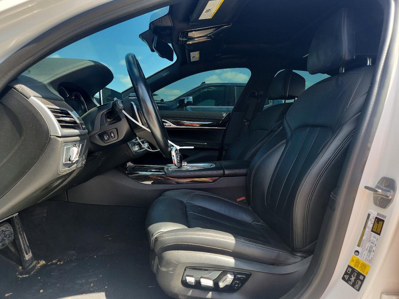 2019 BMW Seria 7 740i - zdjęcie 7