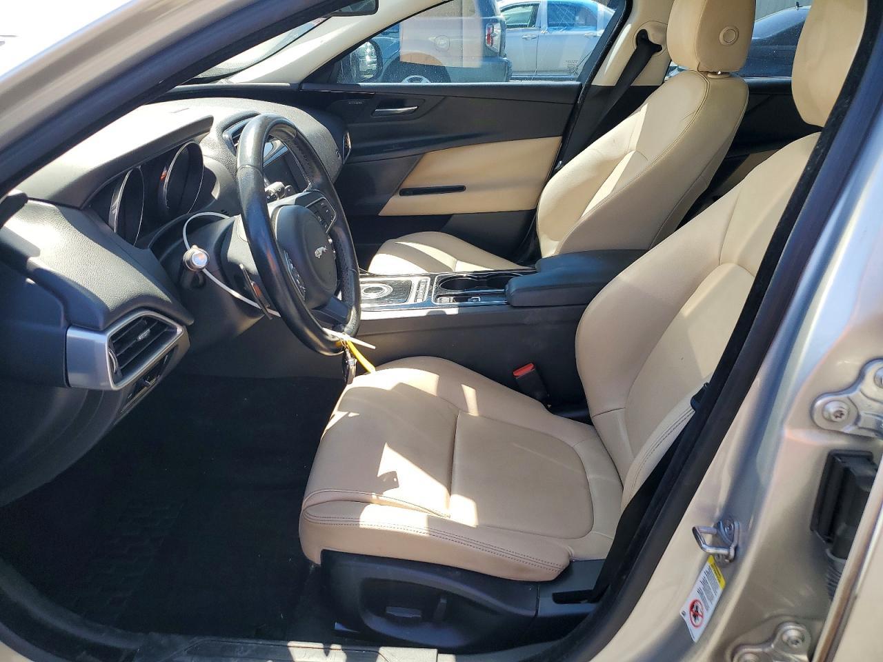 2017 Jaguar Xe Premium - zdjęcie 7